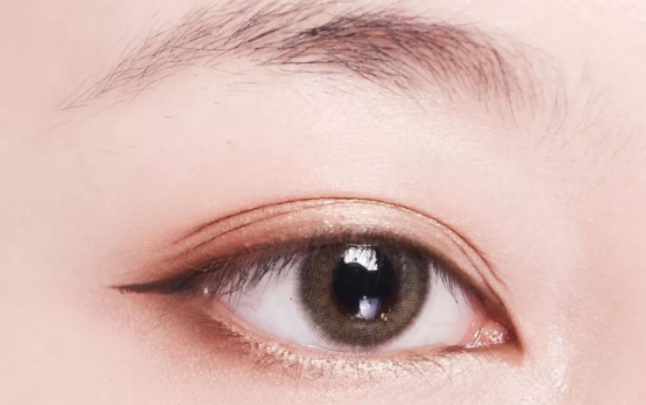 自體脂肪豐眼窩恢復期及潛在危害