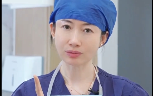 想做隆鼻？了解哪種假體安全不需要修復(fù)，魏皎醫(yī)生全面解答！