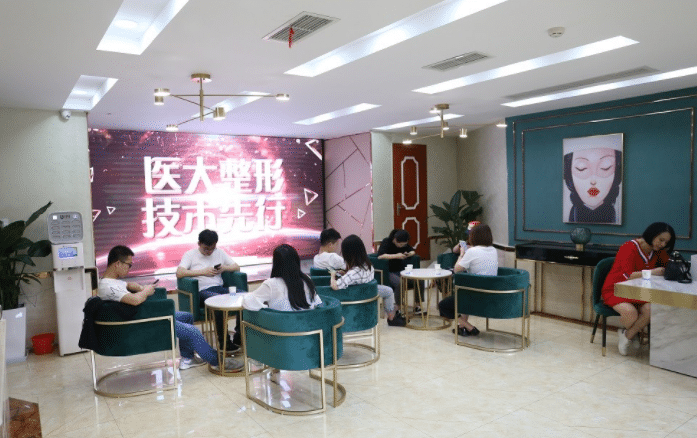 成都醫(yī)大整形美容醫(yī)院怎么樣？正規(guī)嗎？附全新價(jià)格表一覽