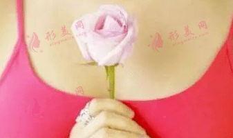 兩側乳房不對稱