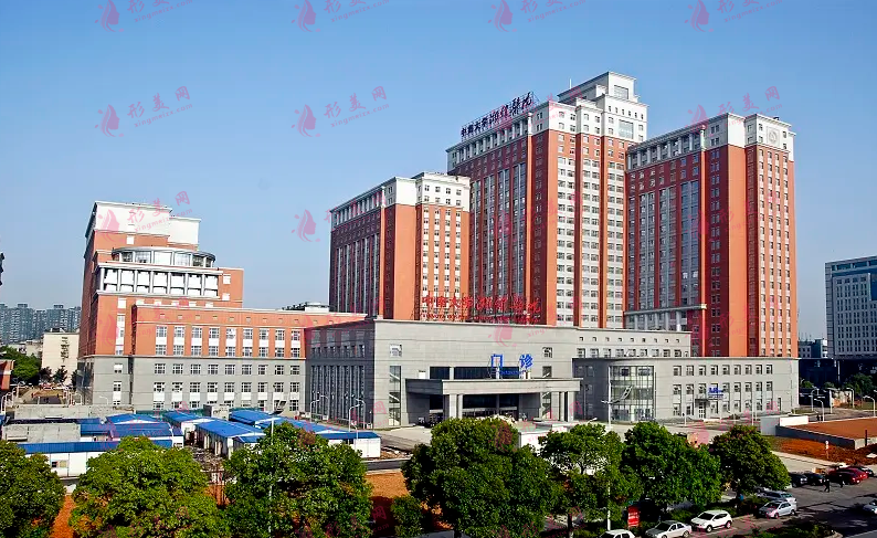 中南大學湘雅醫(yī)院整形科上瞼下垂價格表！龍劍虹、王永潔眼部醫(yī)生口碑查詢！