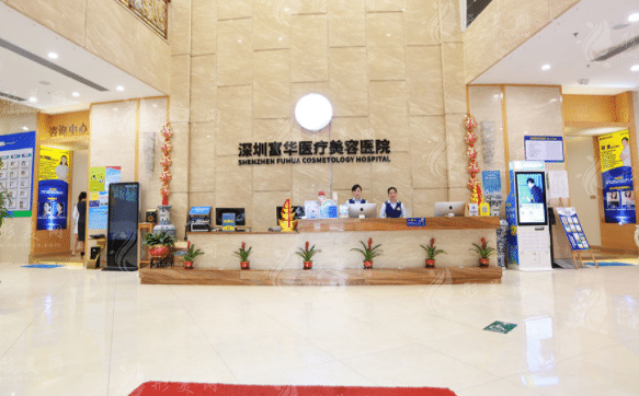 深圳隆胸哪家正規(guī)醫(yī)院？富華隆胸怎么樣？唐新輝和高靜選哪個(gè)？
