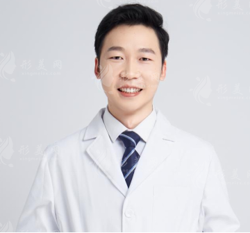 楊世界  新銳眼部美塑專(zhuān)家