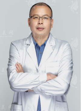 成都西區(qū)鄧東偉做隆鼻多少錢？醫(yī)生水平揭秘！
