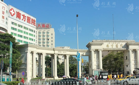 南方醫(yī)科大學(xué)南方醫(yī)院隆胸多少錢？手術(shù)價格在1.1-10萬元起