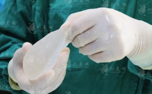 假體隆胸對(duì)身體有什么危害？術(shù)后注意事項(xiàng)有哪些？