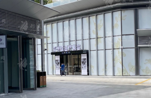 蔣錚錚打玻尿酸的價(jià)格，玻尿酸幼態(tài)臉打造2w+,輪廓固定5萬(wàn)元起
