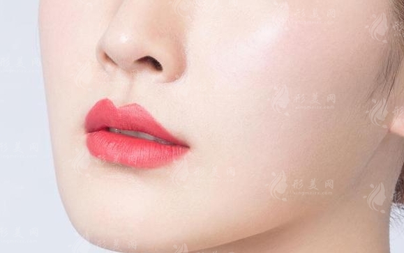 鼻翼縮小手術(shù)的風(fēng)險(xiǎn)及其對(duì)呼吸的影響