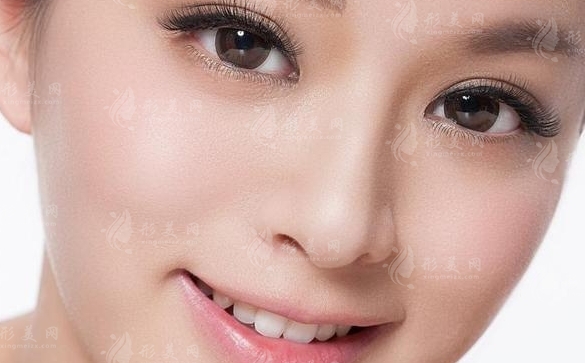 自體脂肪隆鼻：持久性與脂肪來源解析