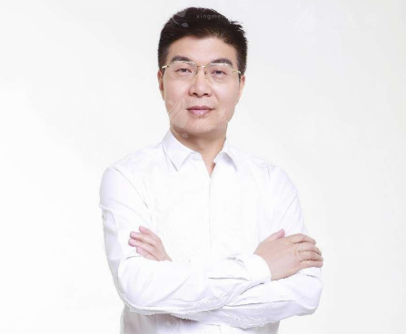 北京純脂醫(yī)療美容馮斌醫(yī)生怎么樣？吸脂手術(shù)價(jià)格：20000元起/單部位