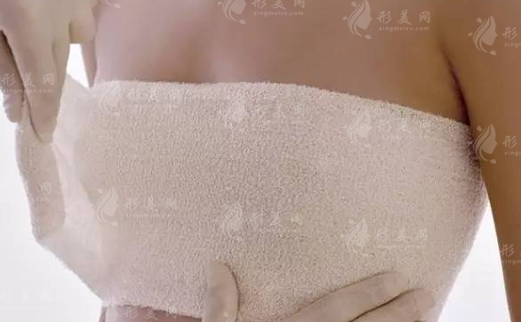 成都隆胸哪家好？美萊熊猛vs后美薛瑞，豐胸技術(shù)審美雙在線