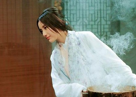 黃蕓蕓扮演者肖雨雨 整容前后對比照片酷似楊冪 - 珍美網(wǎng)