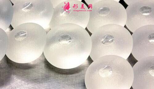 硅膠隆胸的優(yōu)缺點(diǎn)有哪些？