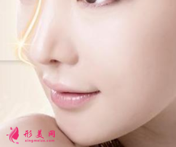 假體隆鼻后鼻頭發(fā)紅怎么辦