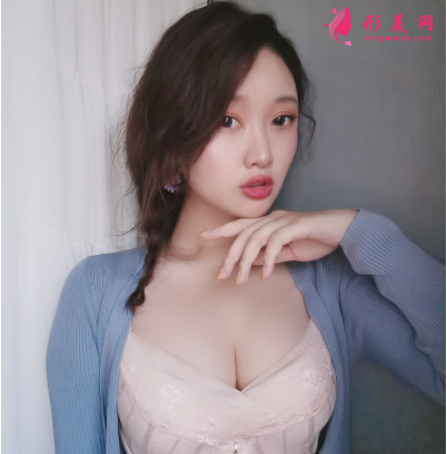 隆胸
