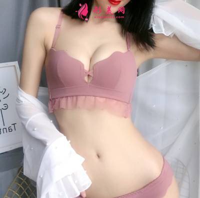 在中關(guān)村整形美容醫(yī)院找宋春瓊做自體脂肪隆胸手術(shù)后30天