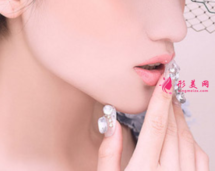 假體墊下巴以后會(huì)變形嗎