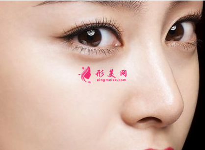 隆鼻假體需要定時(shí)更換嗎