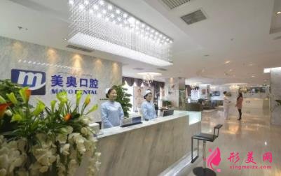 深圳口腔醫(yī)院哪家好些？四大知名機構(gòu)排行出爐_種植牙價格查詢