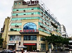成都大華醫(yī)學(xué)美容醫(yī)院價(jià)格表費(fèi)用清單|醫(yī)生擅長(zhǎng)項(xiàng)目推薦