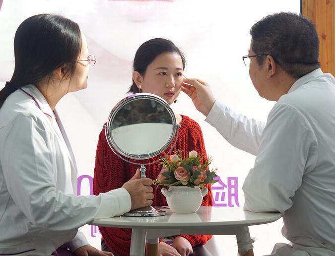 全切雙眼皮恢復(fù)過程 天津伊頌雙眼皮案例